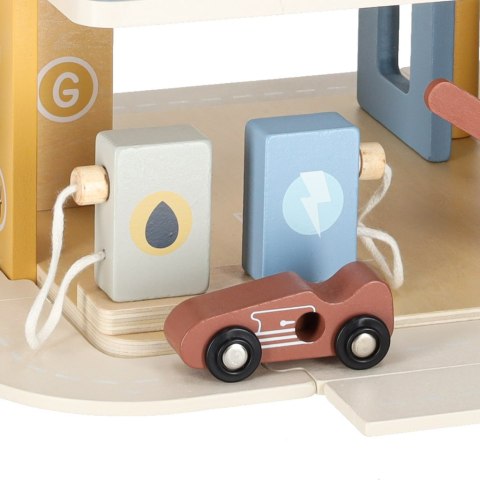 Garaż drewniany parking samochodowy piętrowy stacja benzynowa